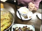 渣男主播演绎请贪吃女同事吃大餐往饮料里加料去酒店开房啪啪美女的表情真是醉了